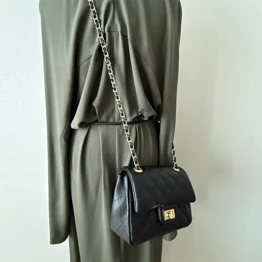 [BUNJANG] Black Quilted Chain Mini Crossbody Bag / 블랙 퀼팅 체인백 미니백 스타일