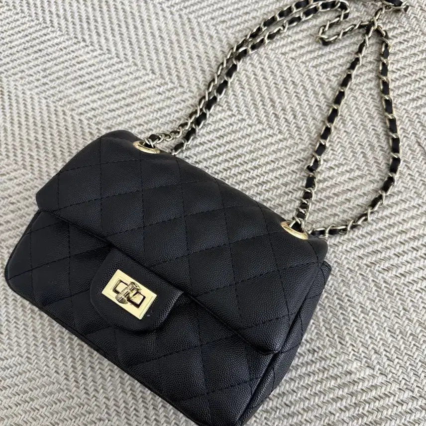 [BUNJANG] Black Quilted Chain Mini Crossbody Bag / 블랙 퀼팅 체인백 미니백 스타일