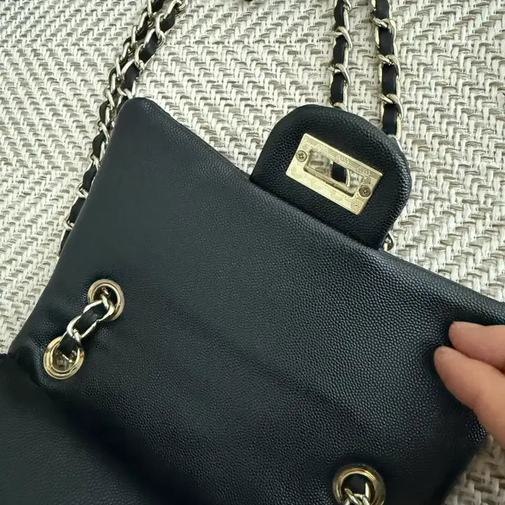 [BUNJANG] Black Quilted Chain Mini Crossbody Bag / 블랙 퀼팅 체인백 미니백 스타일