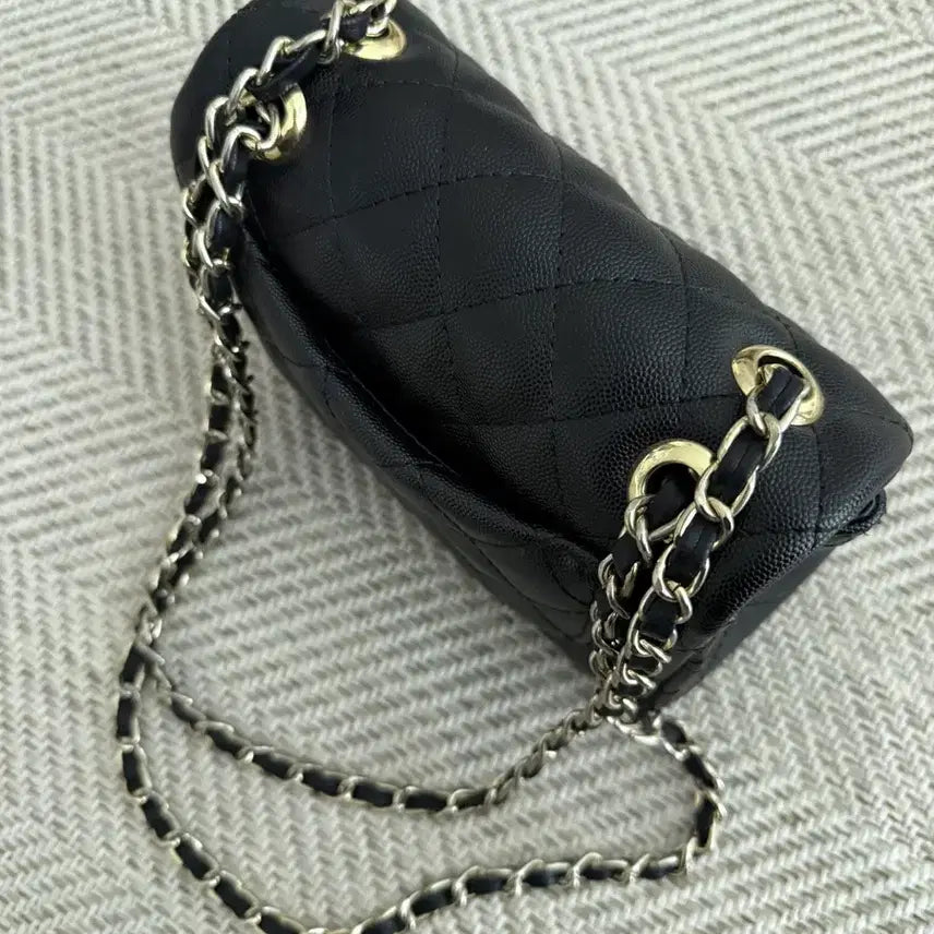 [BUNJANG] Black Quilted Chain Mini Crossbody Bag / 블랙 퀼팅 체인백 미니백 스타일