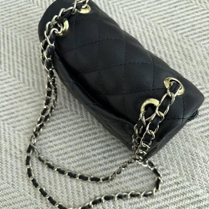 [BUNJANG] Black Quilted Chain Mini Crossbody Bag / 블랙 퀼팅 체인백 미니백 스타일