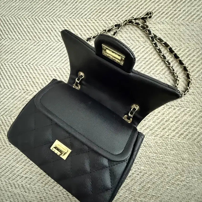 [BUNJANG] Black Quilted Chain Mini Crossbody Bag / 블랙 퀼팅 체인백 미니백 스타일