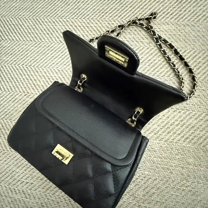 [BUNJANG] Black Quilted Chain Mini Crossbody Bag / 블랙 퀼팅 체인백 미니백 스타일