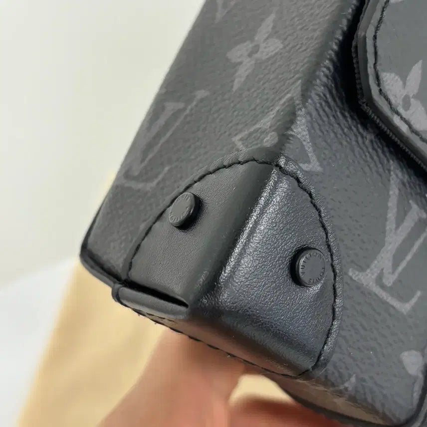 [BUNJANG] Louis Vuitton LV Trunk Messenger Bag / [OS]루이비통 LV 트렁크 메신저백