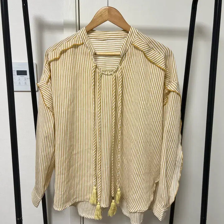 [SOLD OUT] 줄무늬 셔츠 블라우스 + 술 장식 902