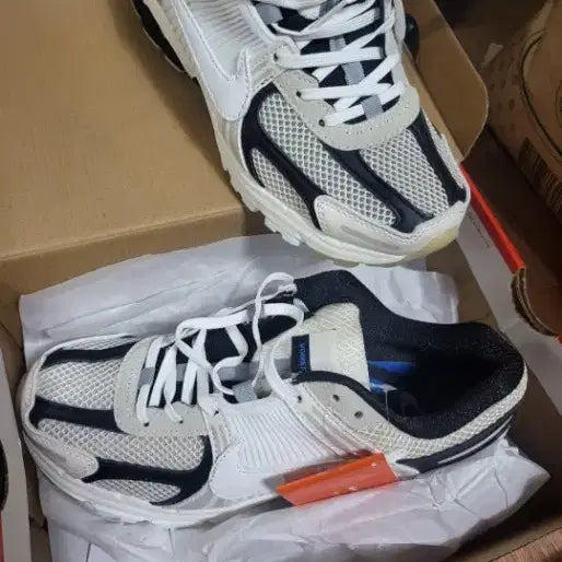 [BUNJANG] Zumba Mero 5 Light Bone and Black Sneakers / 줌보메로5 라이트본 앤 블랙 270사이즈