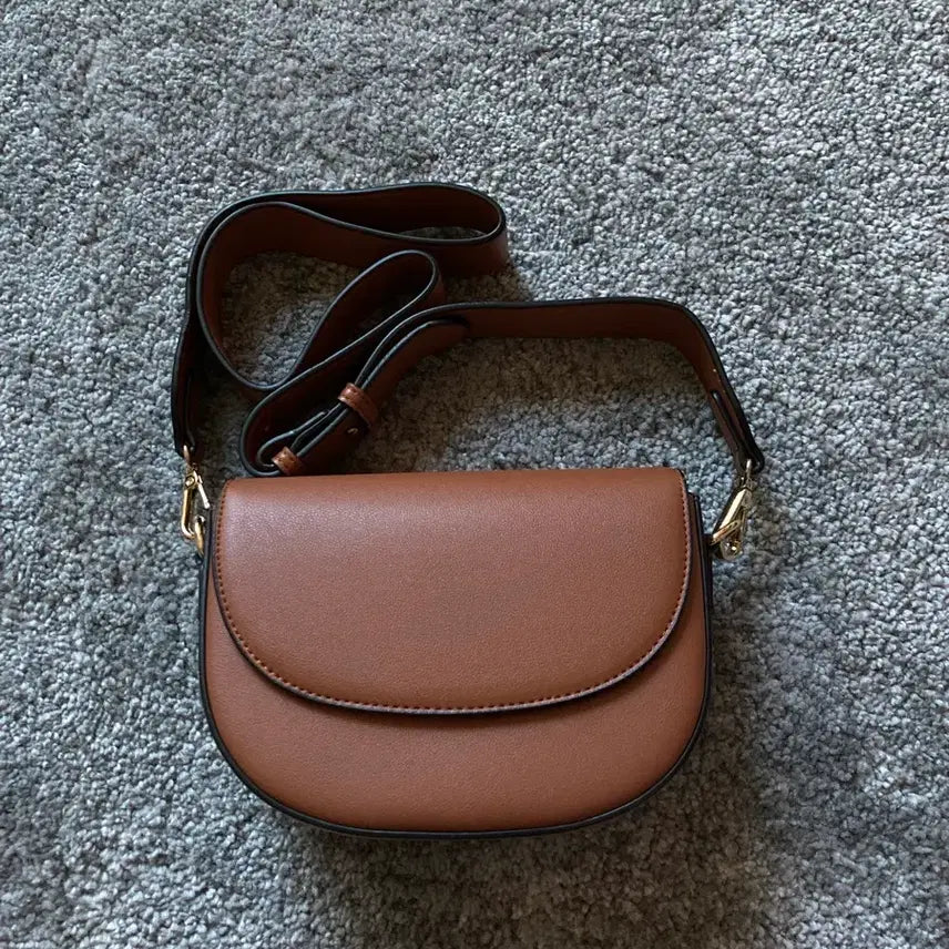 [BUNJANG] SPAO Crossbody Bag / 스파오 크로스백