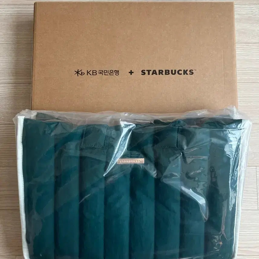 [BUNJANG] Starbucks KB Kookmin Bank Collaboration Bag / 스타벅스 패딩백(국민은행 콜라보)