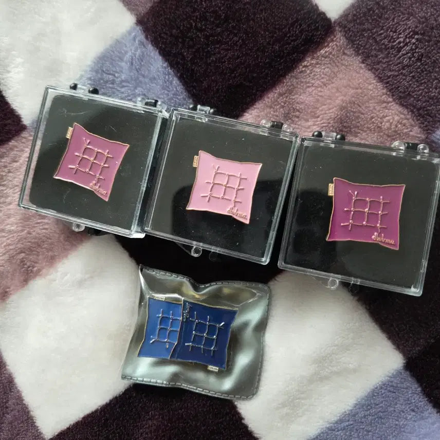 [BUNJANG] IU Pillow Pin Badge Set / 아이유(IU)의 공식 굿즈 **'베개 핀뱃지 총 5종 set'**