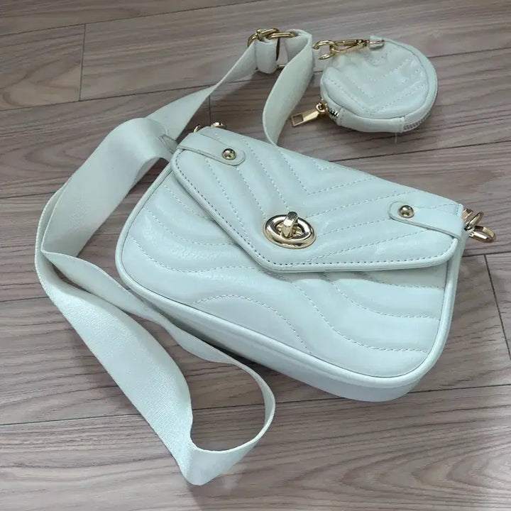 [BUNJANG] White Crossbody Bag / 새제품 여성 화이트 크로스백