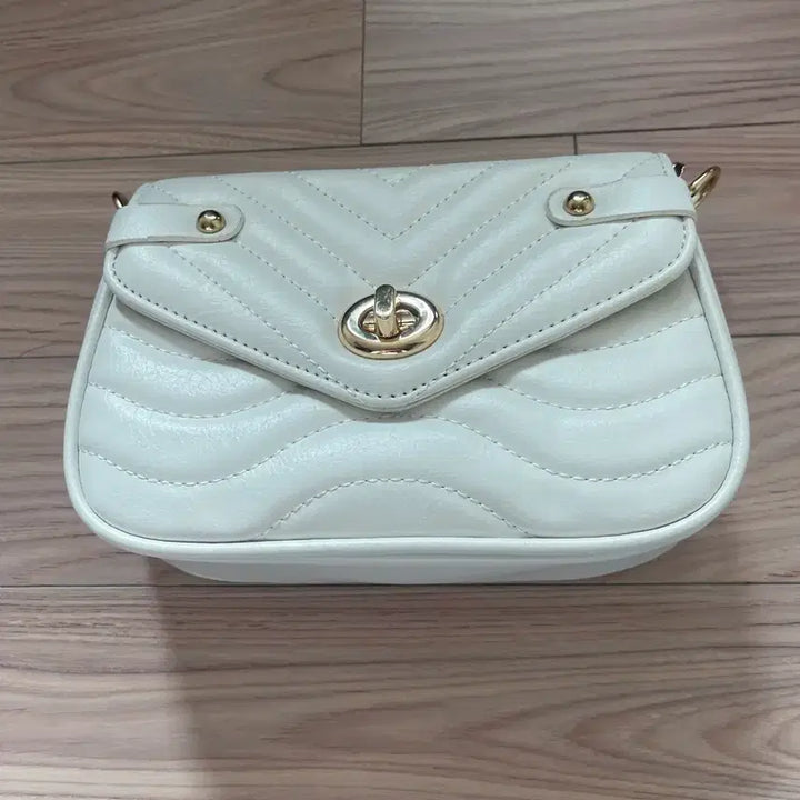[BUNJANG] White Crossbody Bag / 새제품 여성 화이트 크로스백