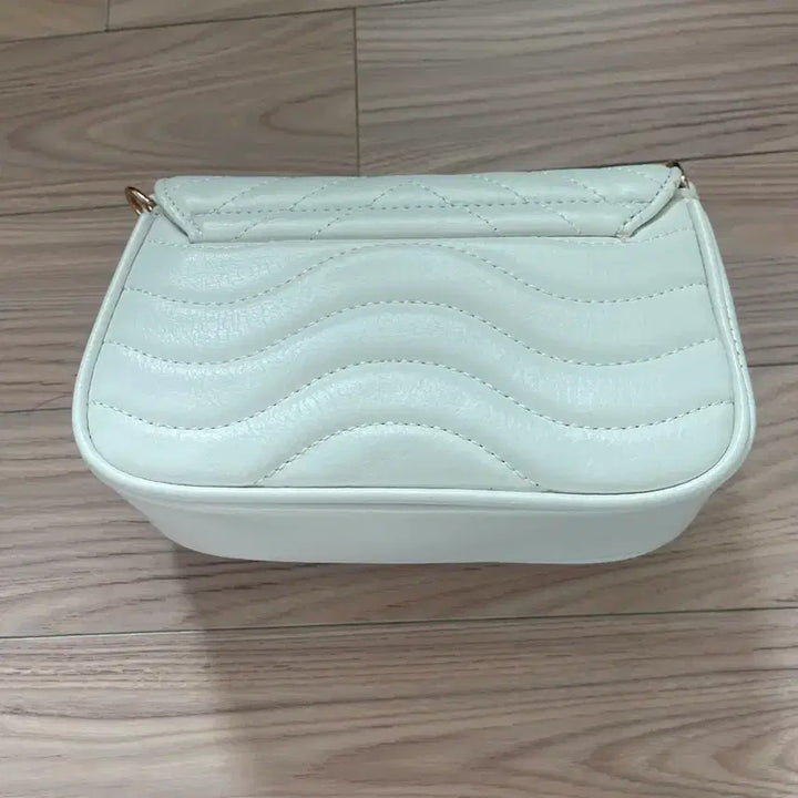 [BUNJANG] White Crossbody Bag / 새제품 여성 화이트 크로스백