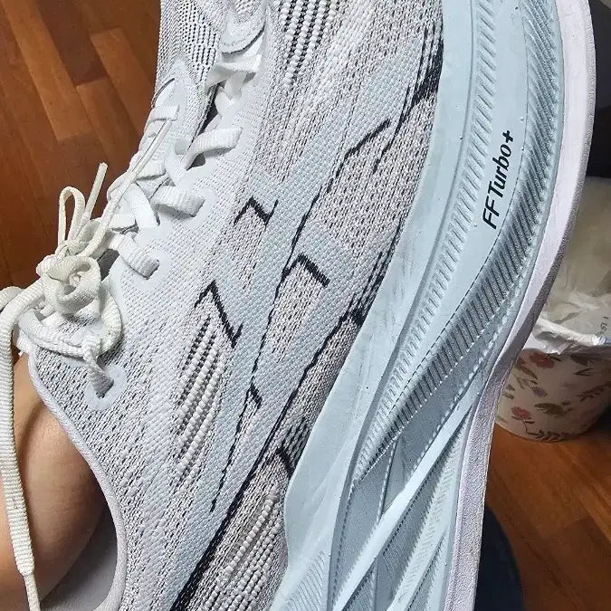 [BUNJANG] Asics Superblast 2 Shoes (White) (Size 275) / 아식스 슈퍼블라스트 2 흰색 275 노박스