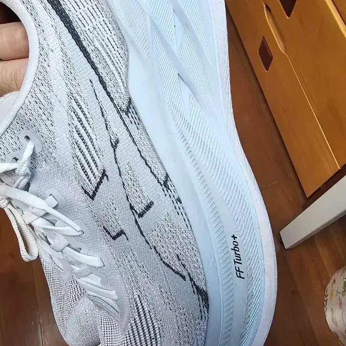 [BUNJANG] Asics Superblast 2 Shoes (White) (Size 275) / 아식스 슈퍼블라스트 2 흰색 275 노박스