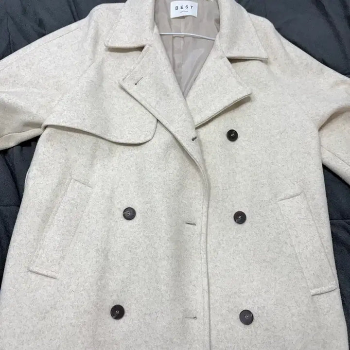 [BUNJANG] Ivory Double Button Coat / 아이보리 더블 버튼 코트