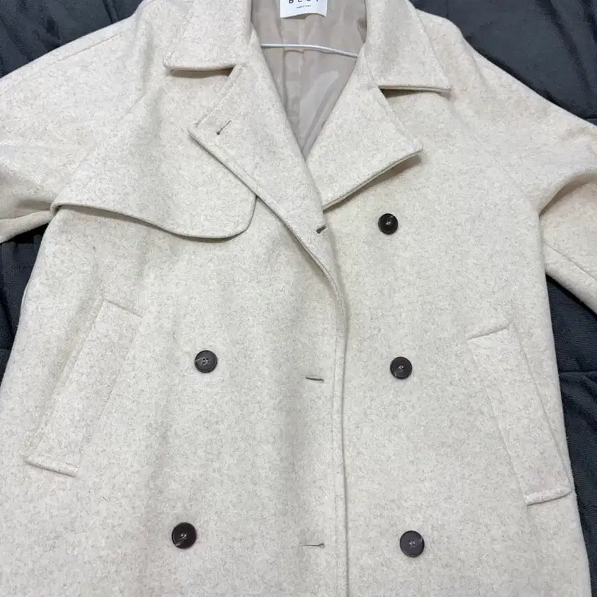 [BUNJANG] Ivory Double Button Coat / 아이보리 더블 버튼 코트