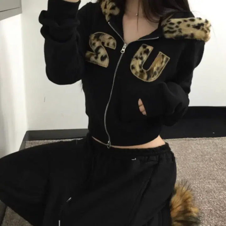 [BUNJANG] Fallin Up Leopard Fur Crop Two-Way Hoodie Zip-up / fallin up 레오파드 퍼 크롭 투웨이 후드집업