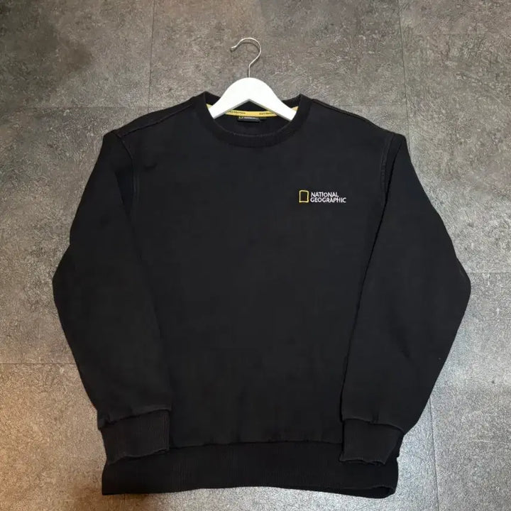 [BUNJANG] National Geographic Black Crewneck Sweatshirt - L Size / 내셔널지오그래픽 블랙 맨투맨 티셔츠, L사이즈