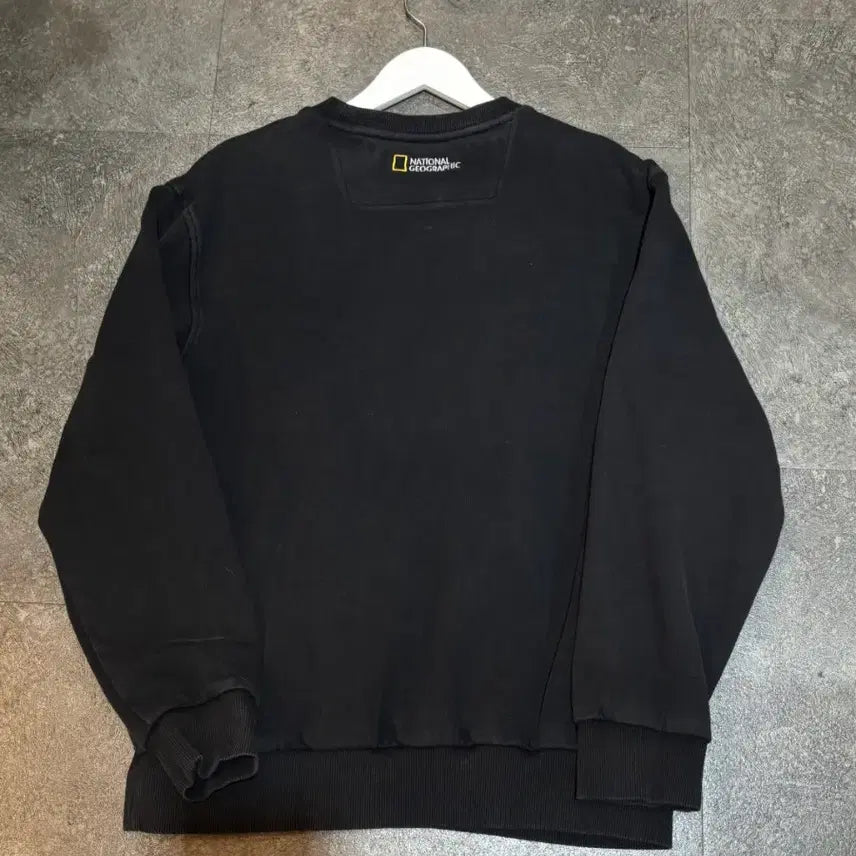 [BUNJANG] National Geographic Black Crewneck Sweatshirt - L Size / 내셔널지오그래픽 블랙 맨투맨 티셔츠, L사이즈