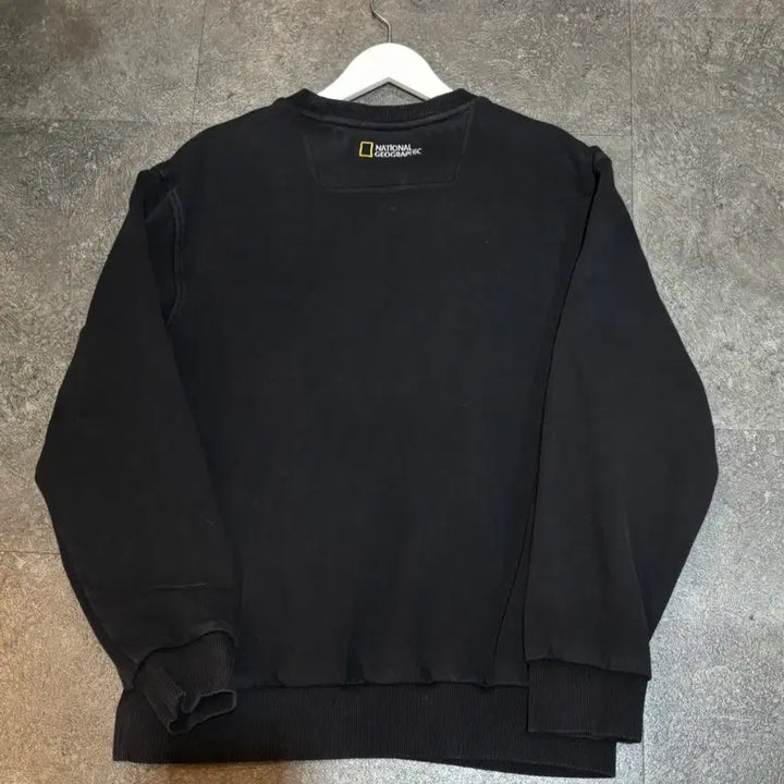 [BUNJANG] National Geographic Black Crewneck Sweatshirt - L Size / 내셔널지오그래픽 블랙 맨투맨 티셔츠, L사이즈