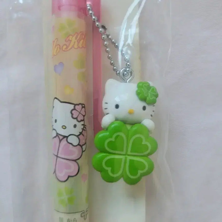 [BUNJANG] Kitty Clover Strap / 행운역 네잎클로버 행운 키티 고전 키티스트랩