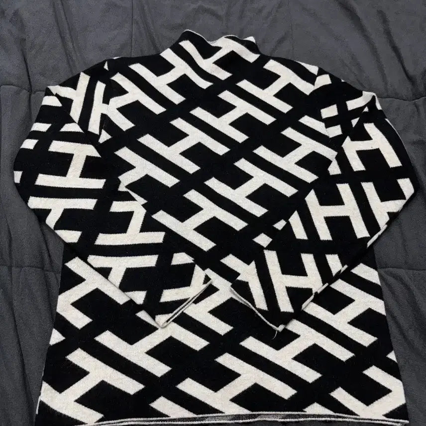 [BUNJANG] Vintage Black &amp; White Pattern Knit Sweater / 빈티지 블랙&amp;화이트 패턴 니트