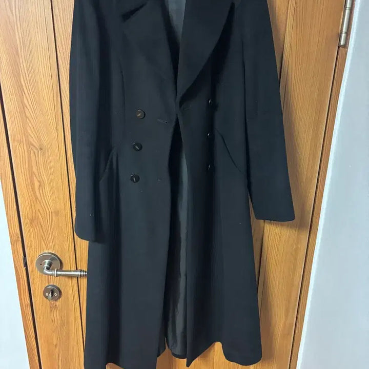 [BUNJANG] Woman Black Double Button Long Coat / 여자 블랙 더블버튼 롱코트 거의 새상품 55~66사이즈 45,000원.