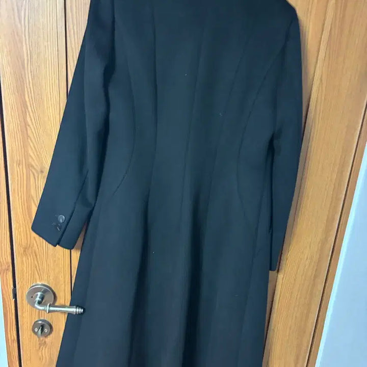 [BUNJANG] Woman Black Double Button Long Coat / 여자 블랙 더블버튼 롱코트 거의 새상품 55~66사이즈 45,000원.