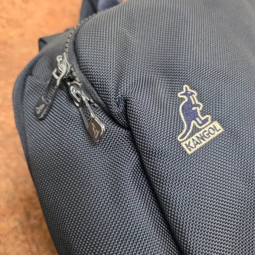 [BUNJANG] Kangol Fader Backpack Navy / 캉골 페이더 백팩 네이비