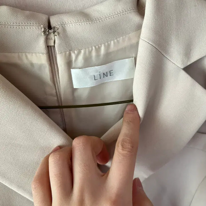 [BUNJANG] Line Beige Dress / 라인 여성 베이지 원피스 하객룩 졸업식