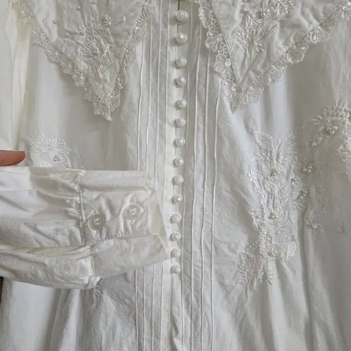 [BUNJANG] Vintage White Embroidered Cotton Blouse / 오늘만! 화이트 자수 블라우스 셔츠 면 블라우스