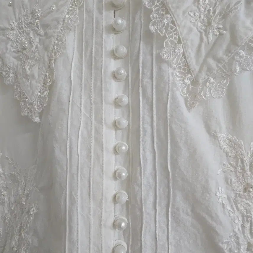 [BUNJANG] Vintage White Embroidered Cotton Blouse / 오늘만! 화이트 자수 블라우스 셔츠 면 블라우스
