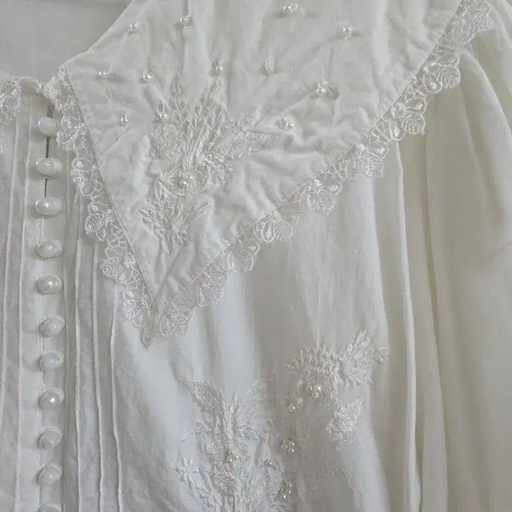 [BUNJANG] Vintage White Embroidered Cotton Blouse / 오늘만! 화이트 자수 블라우스 셔츠 면 블라우스