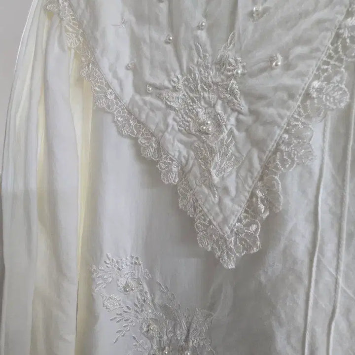[BUNJANG] Vintage White Embroidered Cotton Blouse / 오늘만! 화이트 자수 블라우스 셔츠 면 블라우스