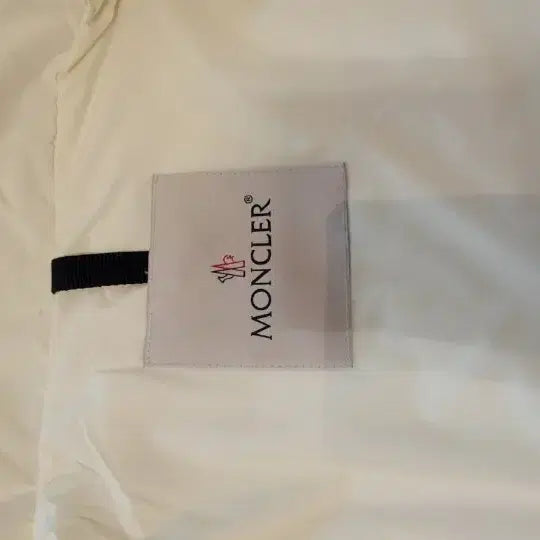 [BUNJANG] Moncler Women's Padded Jacket / 몽클레어 패딩