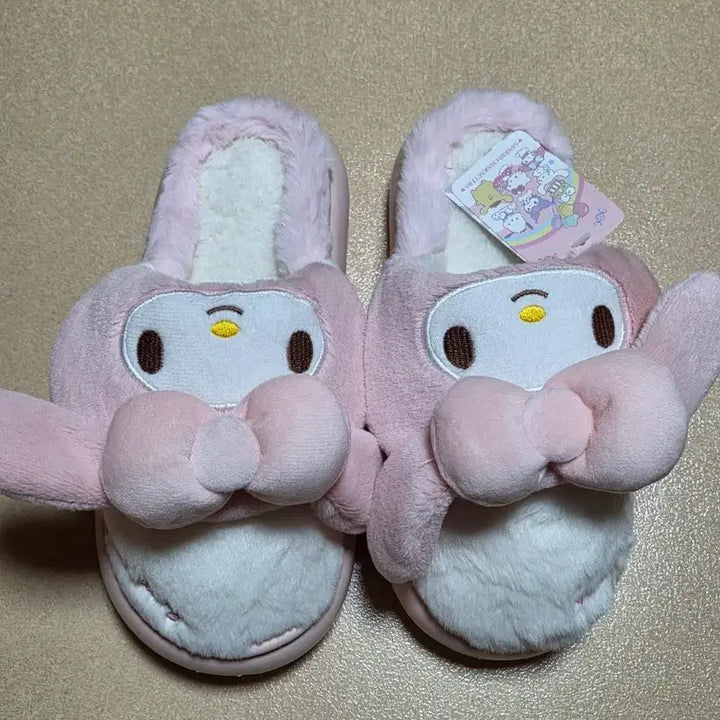 [BUNJANG] Hello Kitty Fur Slippers / 쿠로미 털 슬리퍼 핑크/화이트