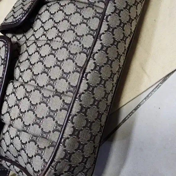 [BUNJANG] Celine Pocket Crossbody Bag / 셀린느 포켓 크로스백