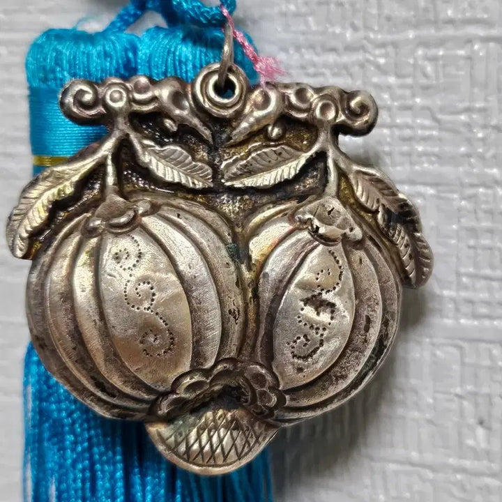 [BUNJANG] Antique Silver Bell Norigae with Sky Melon and Watermelon Motif / 옛날 은제 노리개?  하늘타리  방울노리개  수박 희귀노리개