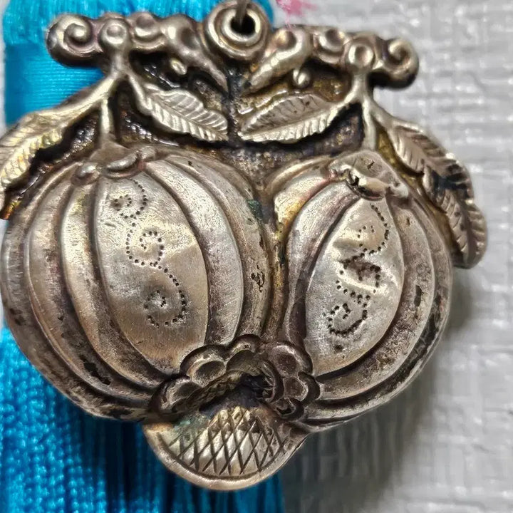 [BUNJANG] Antique Silver Bell Norigae with Sky Melon and Watermelon Motif / 옛날 은제 노리개?  하늘타리  방울노리개  수박 희귀노리개