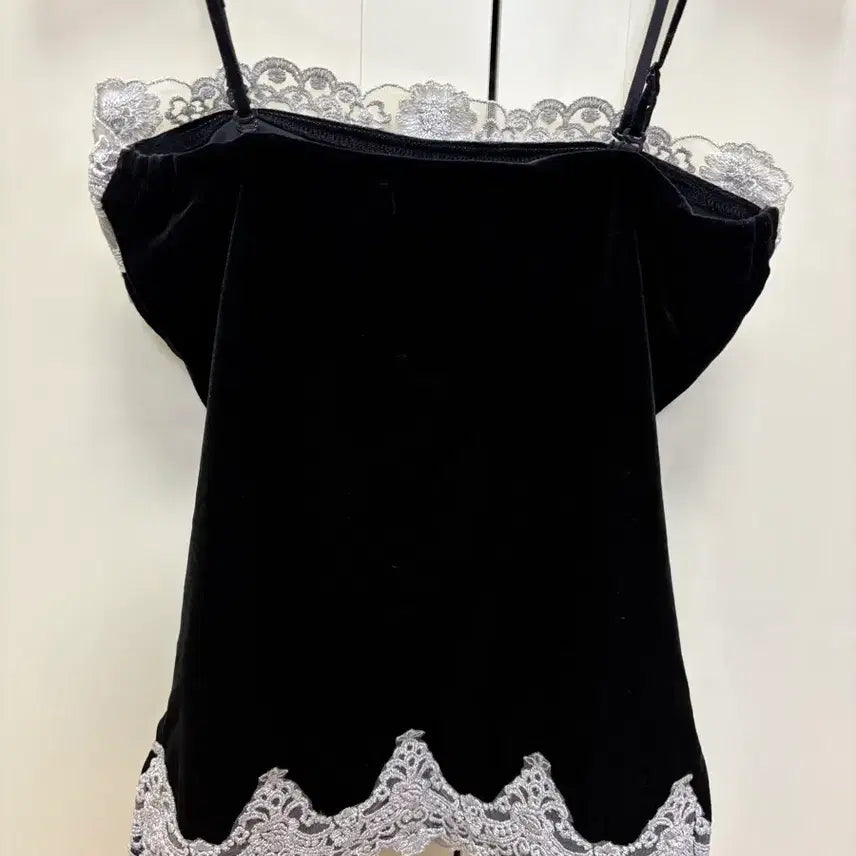 [BUNJANG] Baby Bear Vintage Black Velvet Lace Cami Top / 베이비베어 빈티지 블랙 벨벳 레이스 나시 탑
