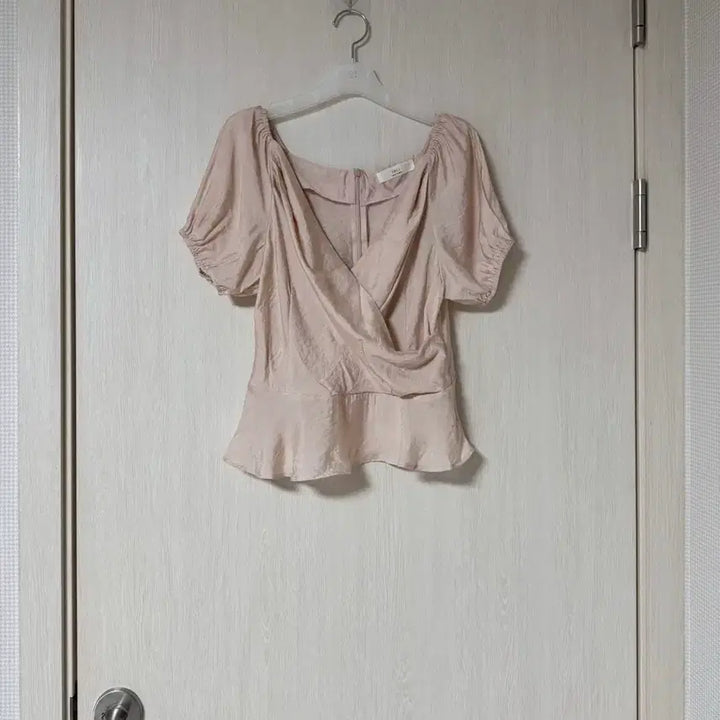 [BUNJANG] reine Silky Indie Pink Puff Peplum Blouse / 렌느 reine 실키 인디핑크 퍼프 랩 페플럼 블라우스 free