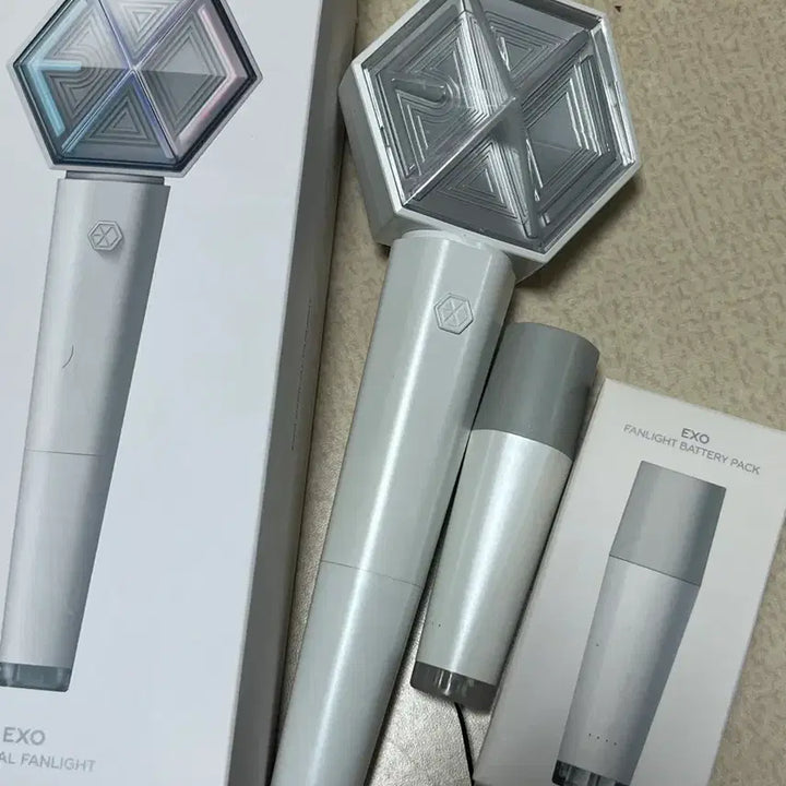 [BUNJANG] EXO Lumina Bong + Battery Pack / 엑소 응원봉 또리디봉, 배터리팩 양도