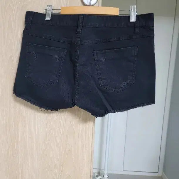 [BUNJANG] Black Distressed Hem Hotpants Shorts / 검정 반바지 D
