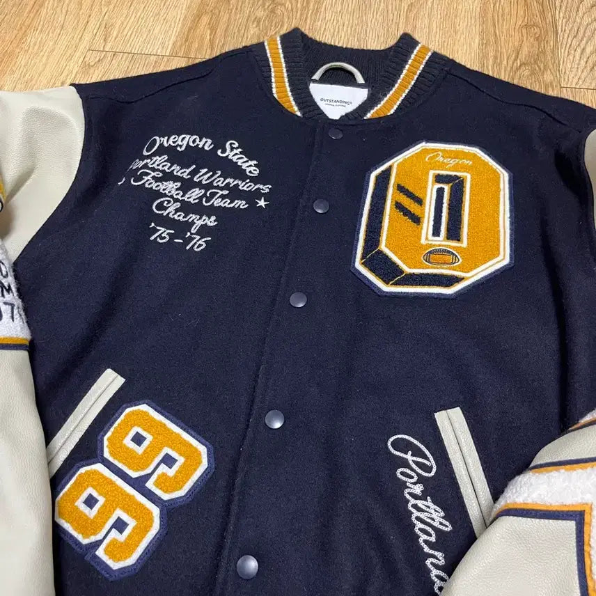 [BUNJANG] Outstanding Varsity Jacket (M) / 아웃스탠딩 바시티 자켓