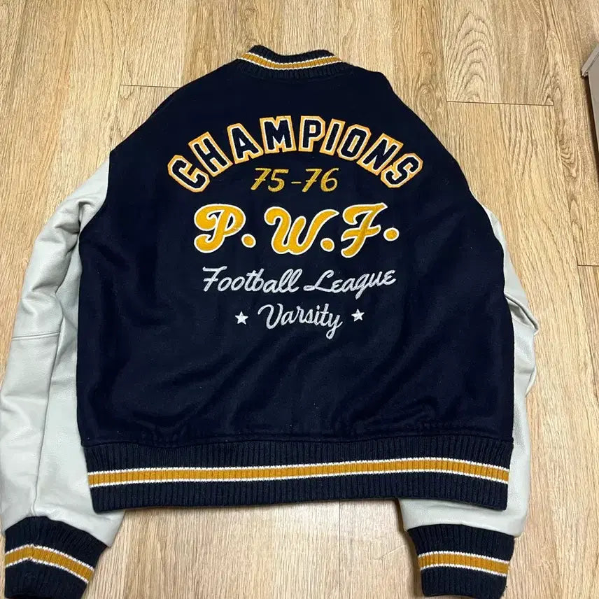 [BUNJANG] Outstanding Varsity Jacket (M) / 아웃스탠딩 바시티 자켓
