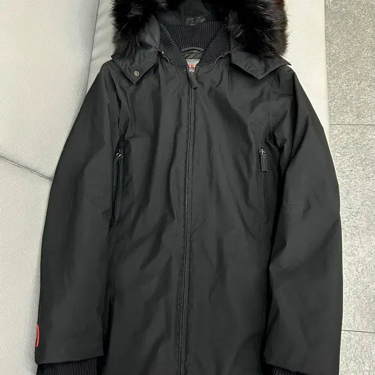 [BUNJANG] Prada Gore-Tex Real Fur Long Down Jacket (IT40) / 프라다 고어텍스 리얼퍼 블랙 롱패딩(IT40)