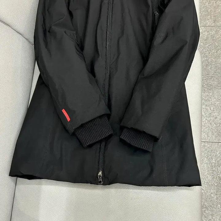 [BUNJANG] Prada Gore-Tex Real Fur Long Down Jacket (IT40) / 프라다 고어텍스 리얼퍼 블랙 롱패딩(IT40)