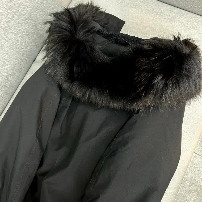 [BUNJANG] Prada Gore-Tex Real Fur Long Down Jacket (IT40) / 프라다 고어텍스 리얼퍼 블랙 롱패딩(IT40)
