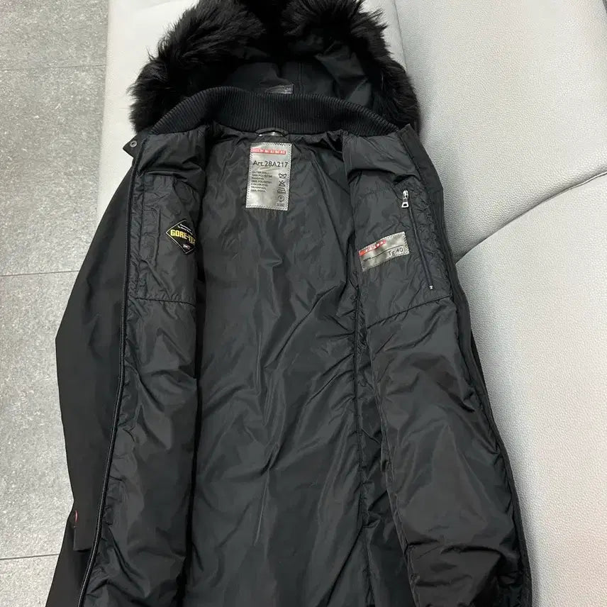 [BUNJANG] Prada Gore-Tex Real Fur Long Down Jacket (IT40) / 프라다 고어텍스 리얼퍼 블랙 롱패딩(IT40)