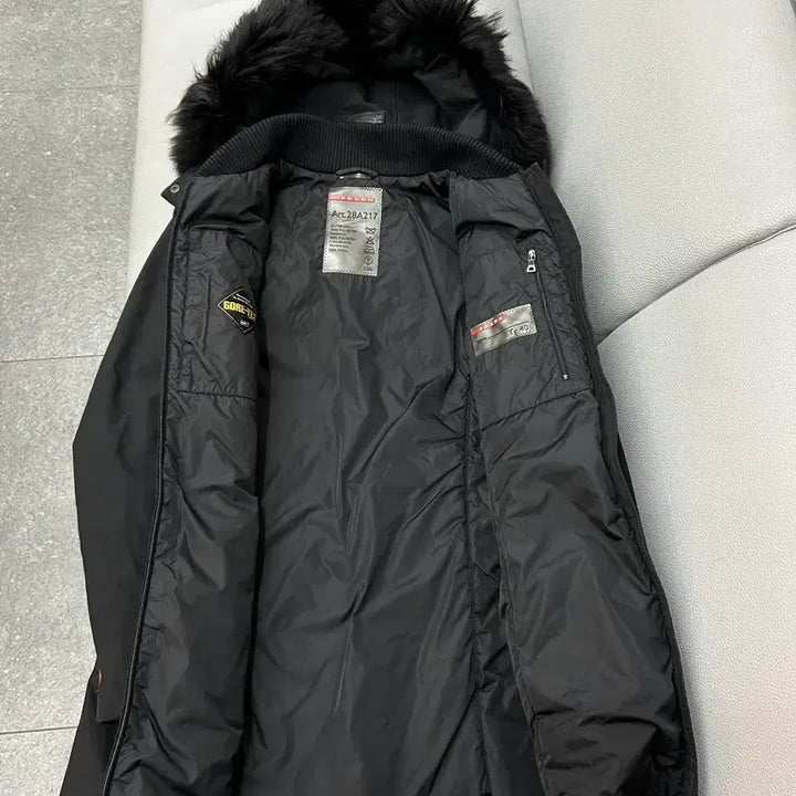 [BUNJANG] Prada Gore-Tex Real Fur Long Down Jacket (IT40) / 프라다 고어텍스 리얼퍼 블랙 롱패딩(IT40)